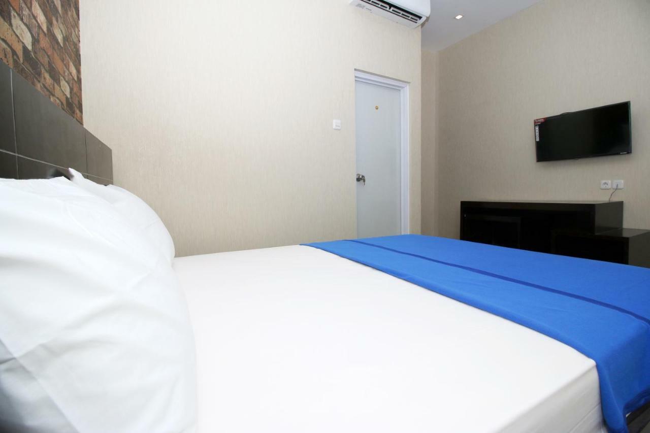 กามาร์ เกลูวาร์กา กังปุง บาหลี 3 Hostel จาการ์ตา ภายนอก รูปภาพ