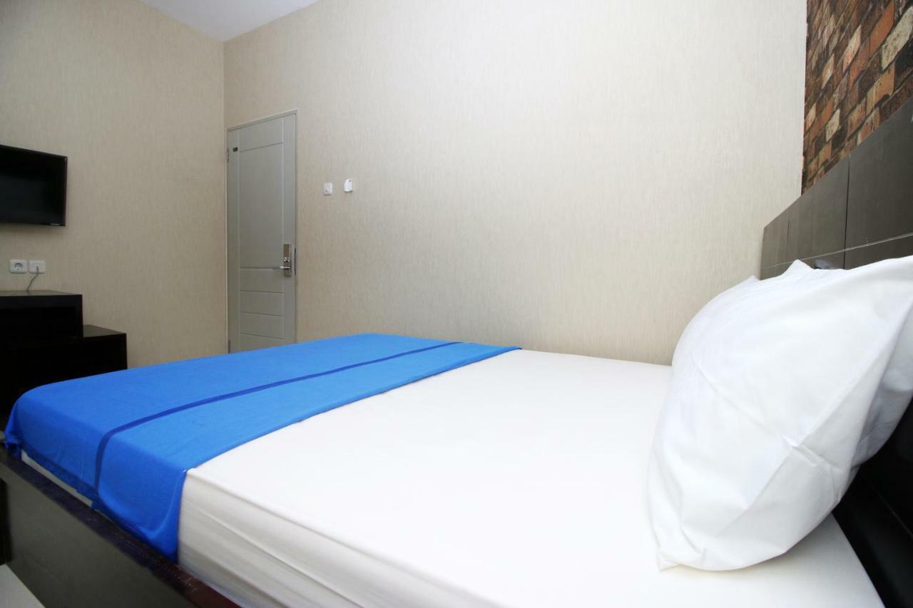 กามาร์ เกลูวาร์กา กังปุง บาหลี 3 Hostel จาการ์ตา ภายนอก รูปภาพ