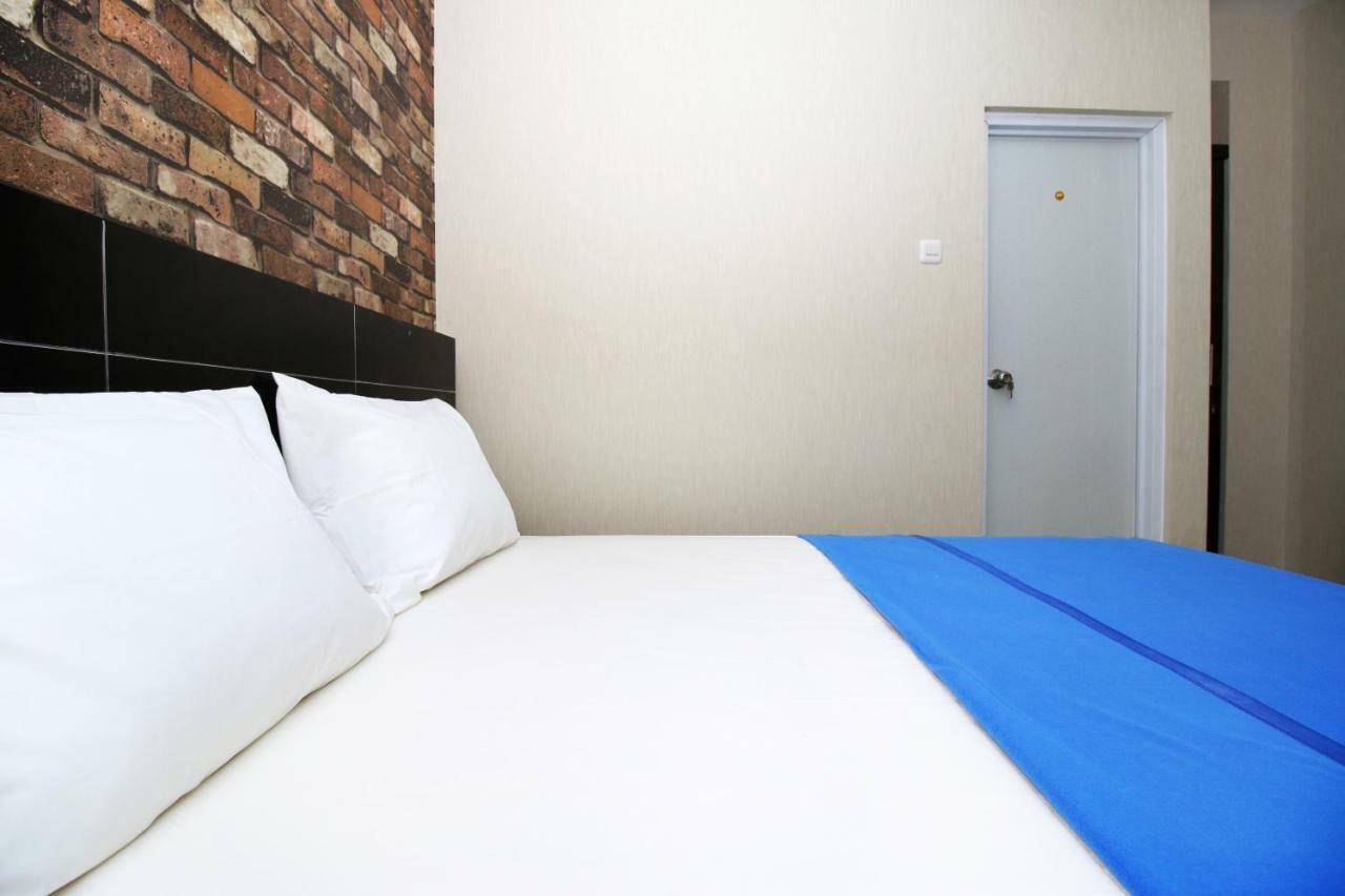 กามาร์ เกลูวาร์กา กังปุง บาหลี 3 Hostel จาการ์ตา ภายนอก รูปภาพ